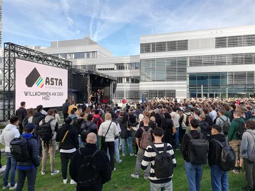 Auch der Vorstand des AStA hieß die neuen Kommiliton*innen willkommen. Fotos (2): Michael Kirch 